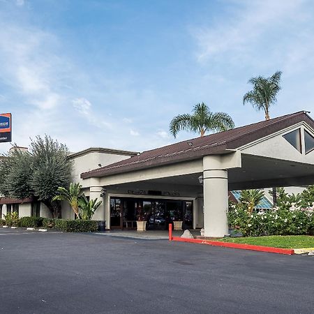 Howard Johnson By Wyndham Fullerton/Anaheim Conference Cntr Esterno foto