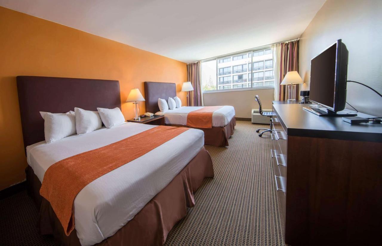 Howard Johnson By Wyndham Fullerton/Anaheim Conference Cntr Esterno foto