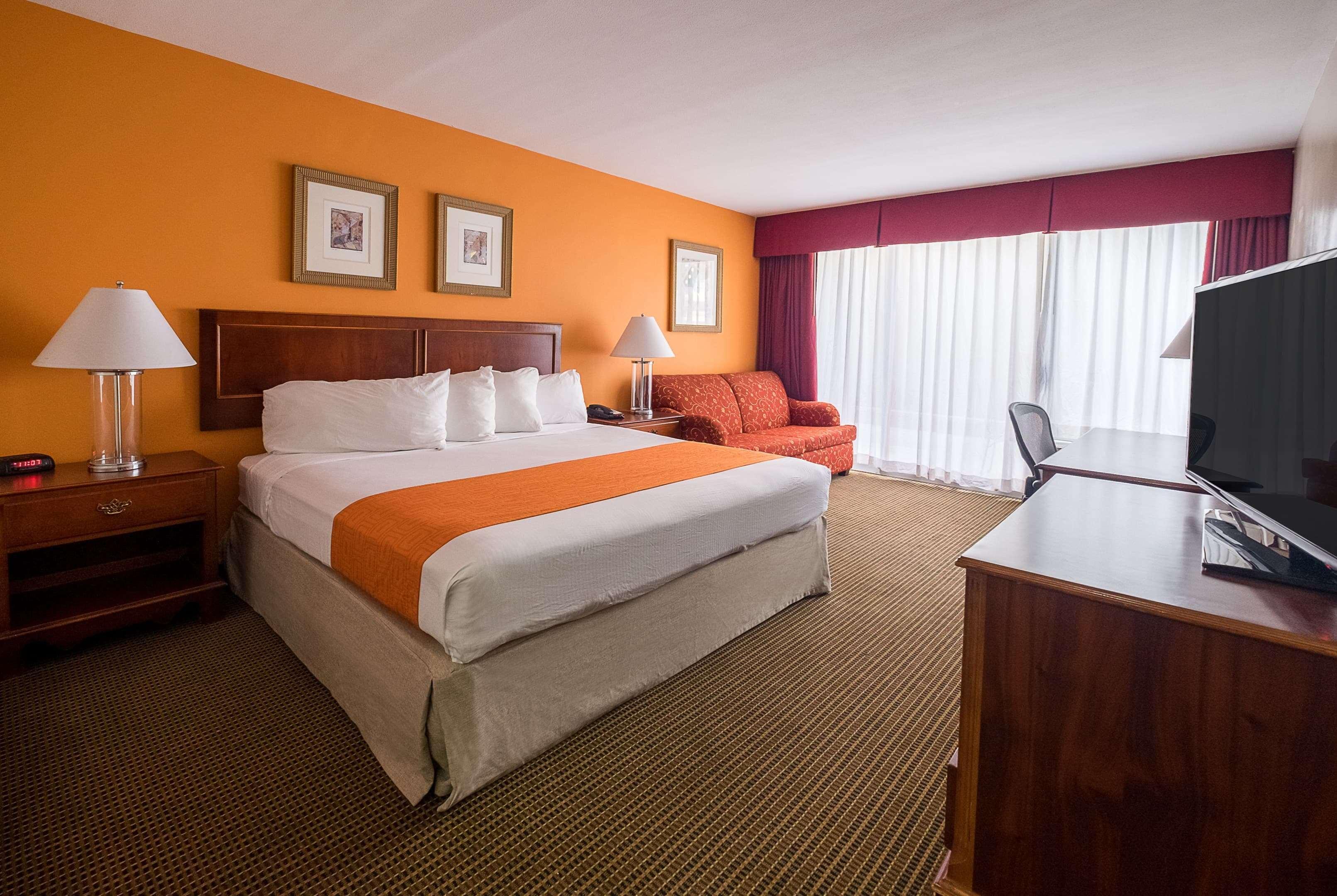 Howard Johnson By Wyndham Fullerton/Anaheim Conference Cntr Esterno foto