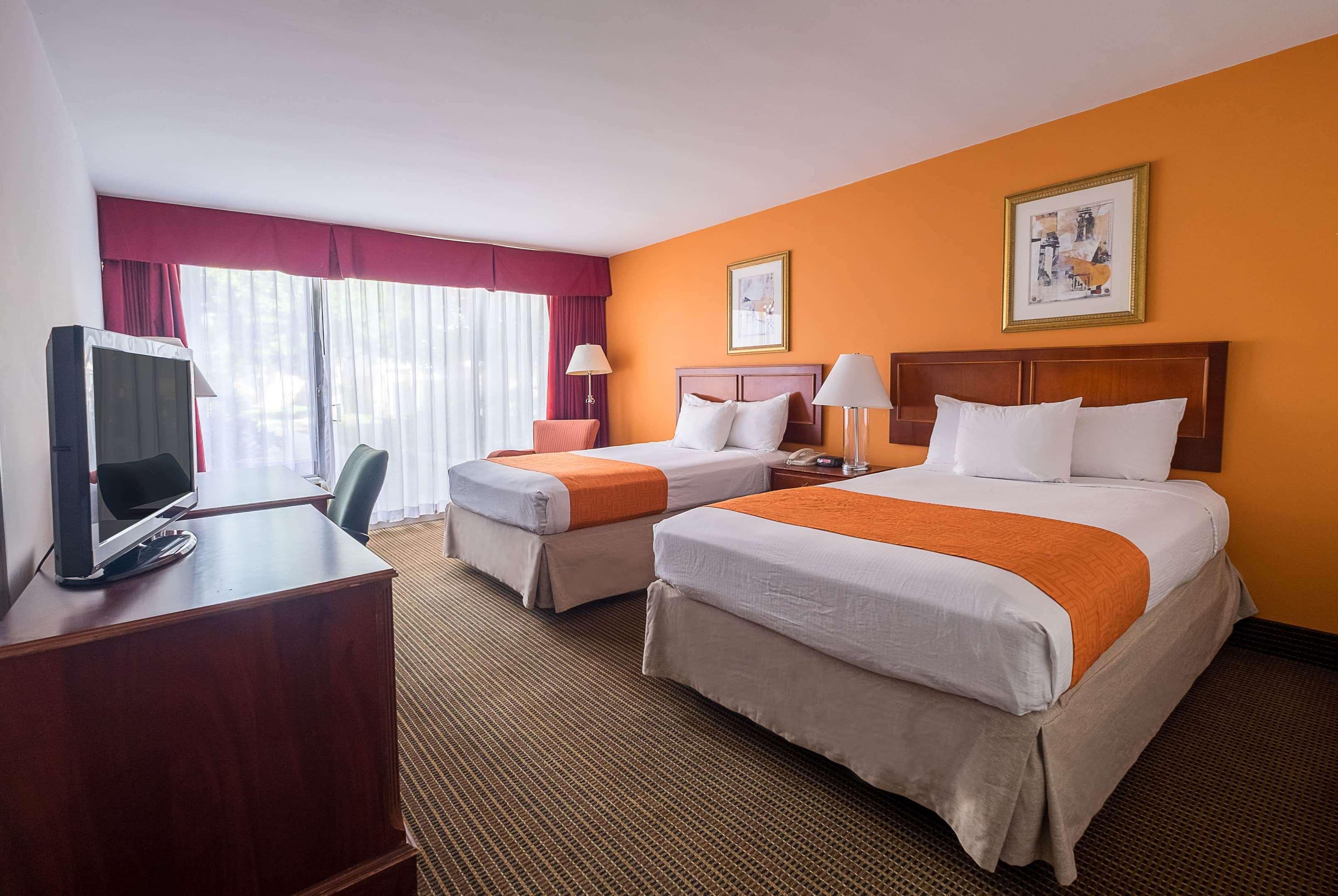 Howard Johnson By Wyndham Fullerton/Anaheim Conference Cntr Esterno foto