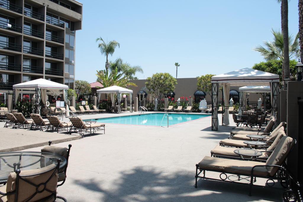 Howard Johnson By Wyndham Fullerton/Anaheim Conference Cntr Esterno foto