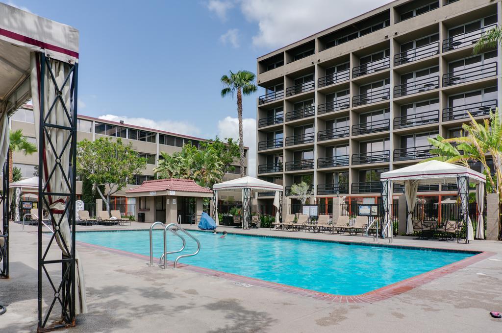 Howard Johnson By Wyndham Fullerton/Anaheim Conference Cntr Esterno foto