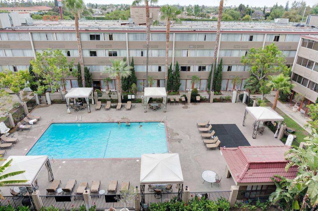 Howard Johnson By Wyndham Fullerton/Anaheim Conference Cntr Esterno foto