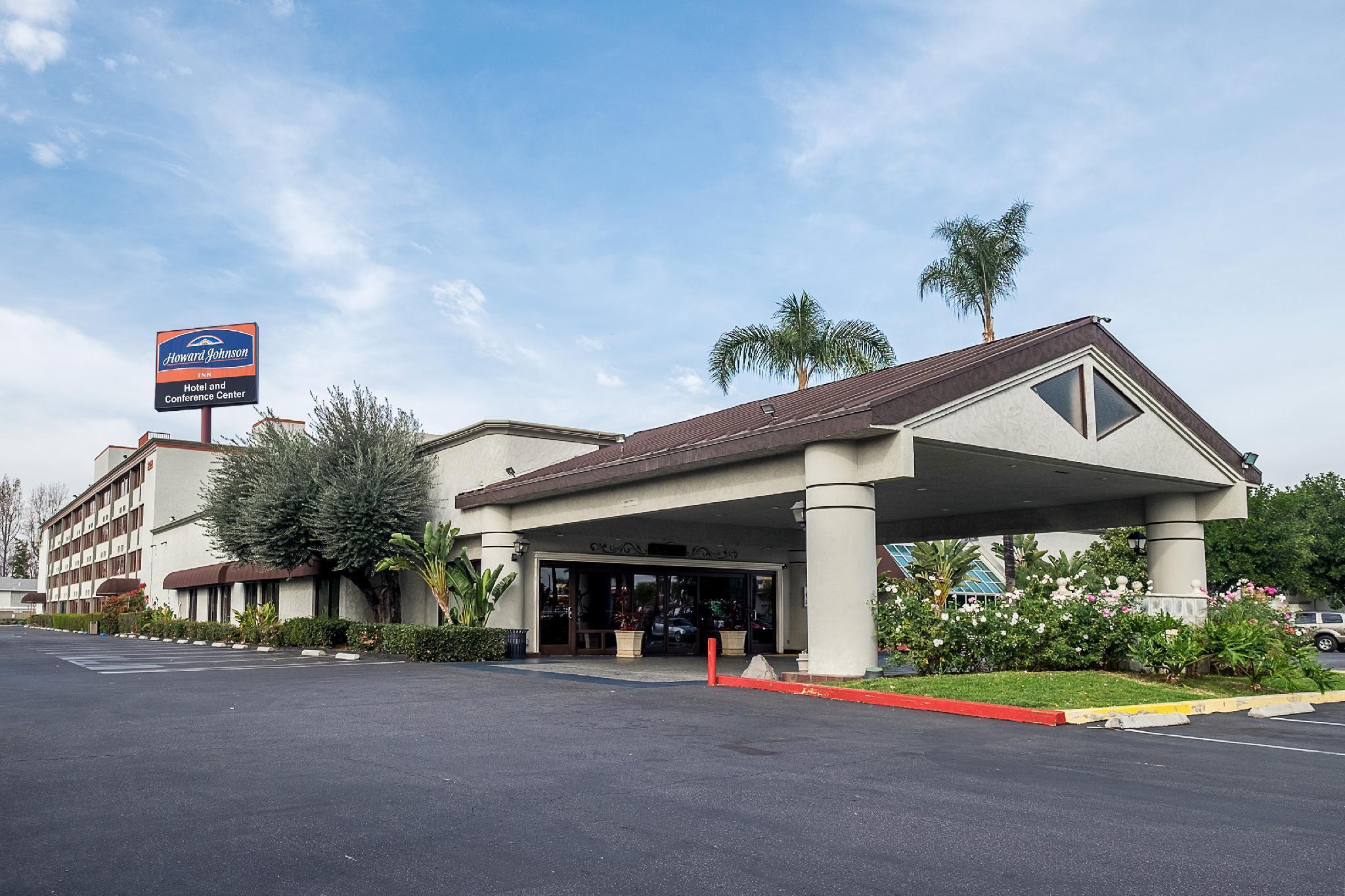 Howard Johnson By Wyndham Fullerton/Anaheim Conference Cntr Esterno foto