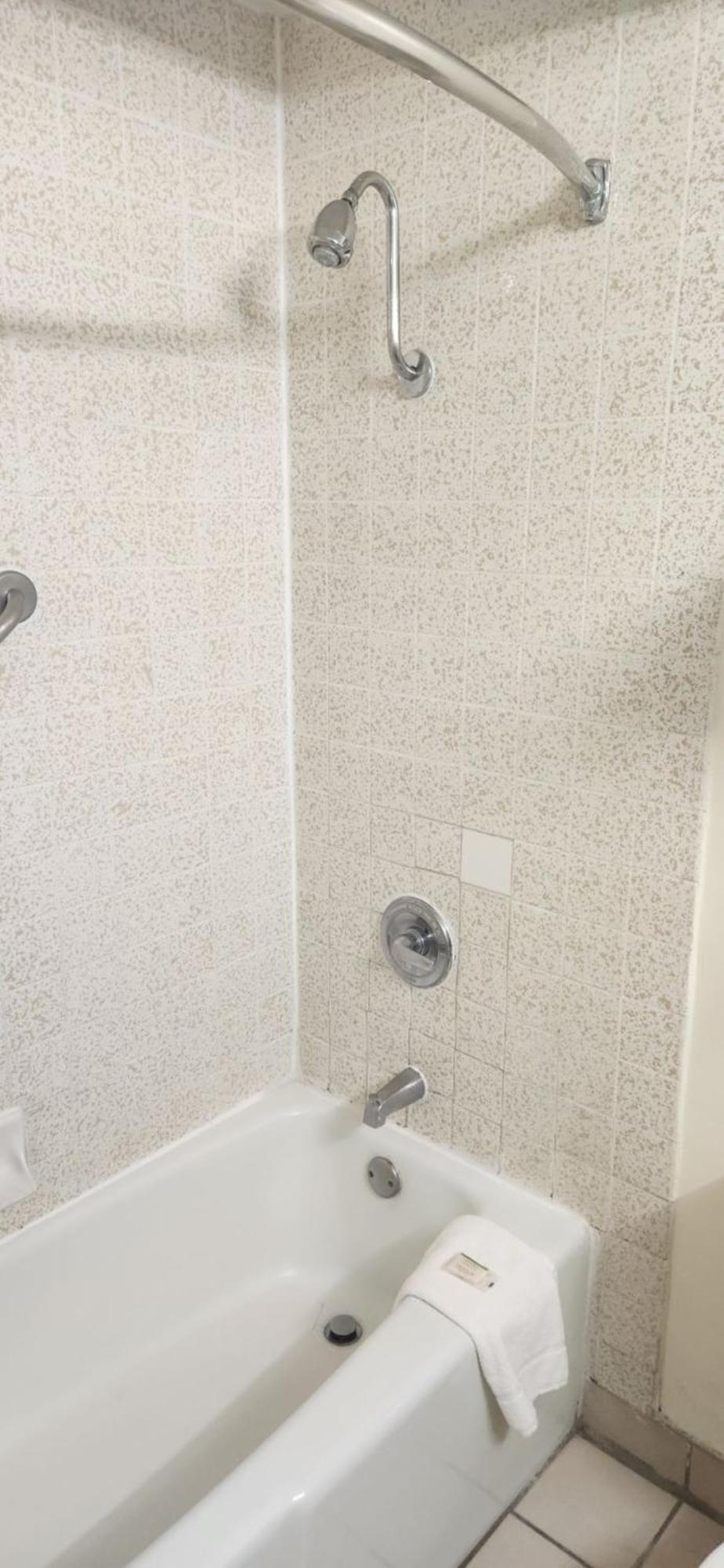Howard Johnson By Wyndham Fullerton/Anaheim Conference Cntr Esterno foto