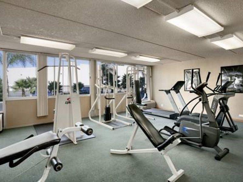 Howard Johnson By Wyndham Fullerton/Anaheim Conference Cntr Esterno foto