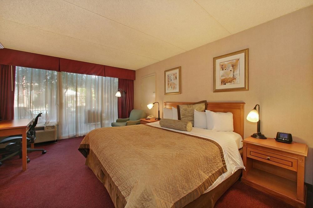 Howard Johnson By Wyndham Fullerton/Anaheim Conference Cntr Esterno foto