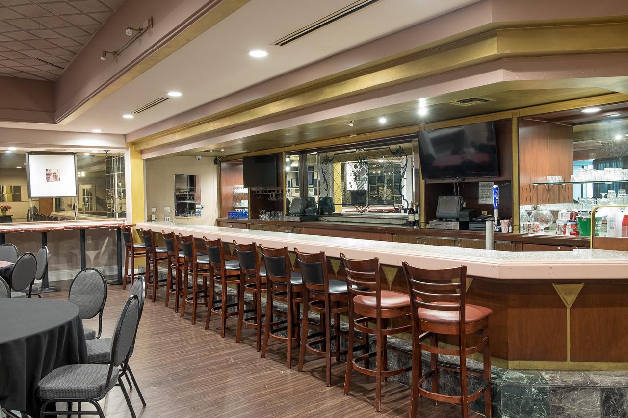 Howard Johnson By Wyndham Fullerton/Anaheim Conference Cntr Esterno foto