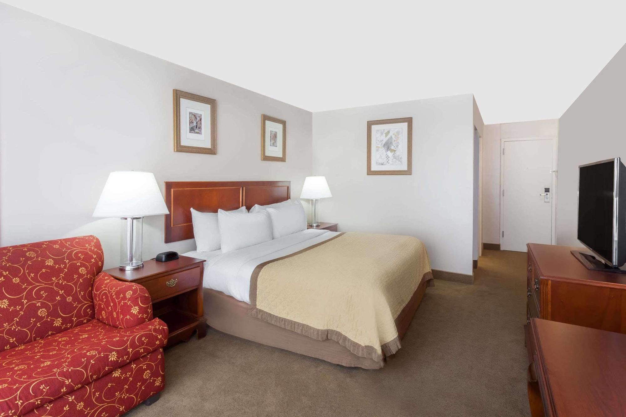 Howard Johnson By Wyndham Fullerton/Anaheim Conference Cntr Esterno foto